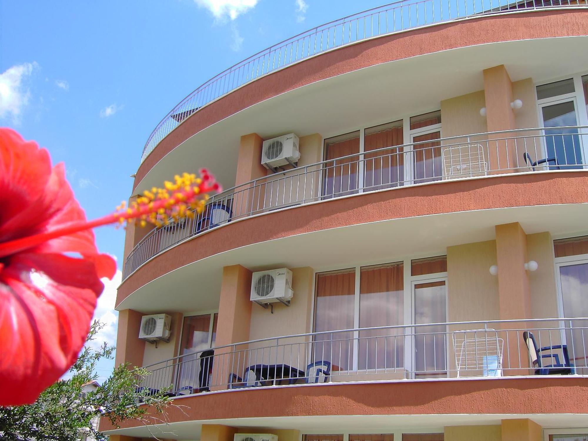 Family Hotel Deja Vu Ravda Exterior photo